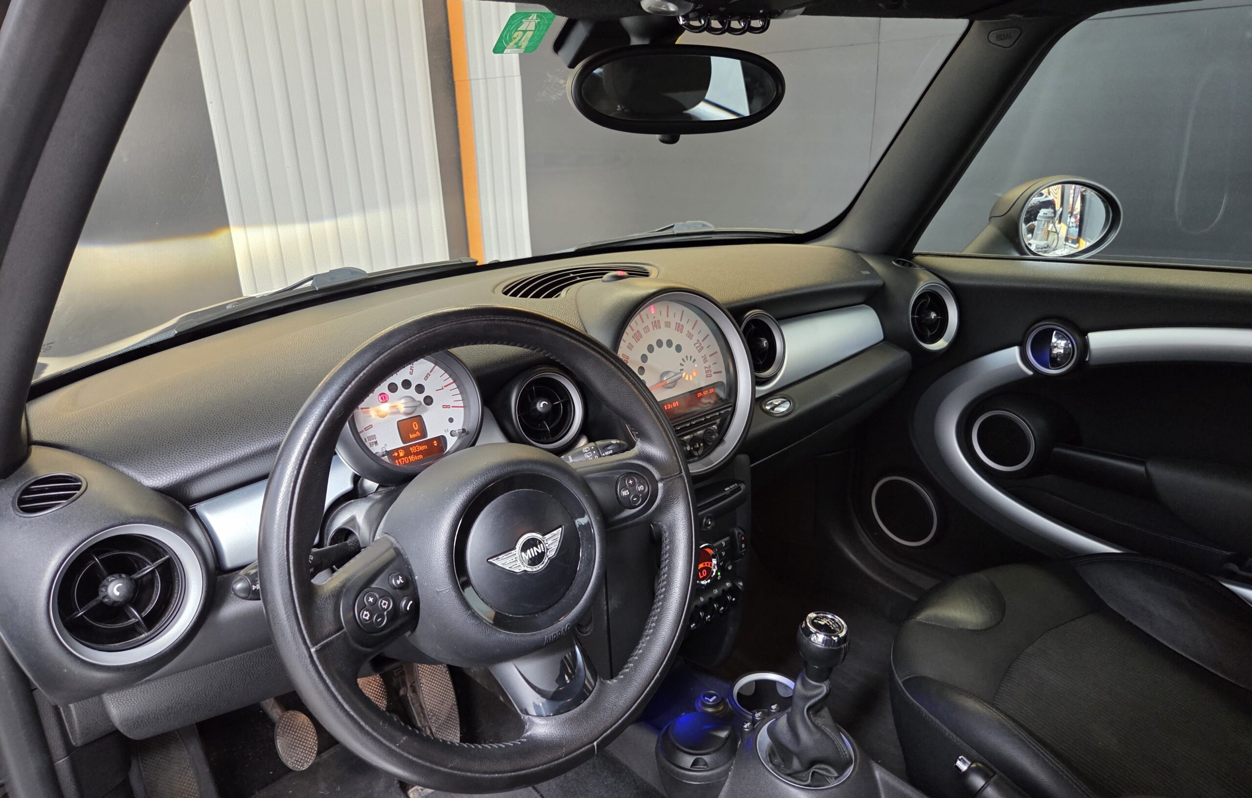 MINI ONE - Imagen 10